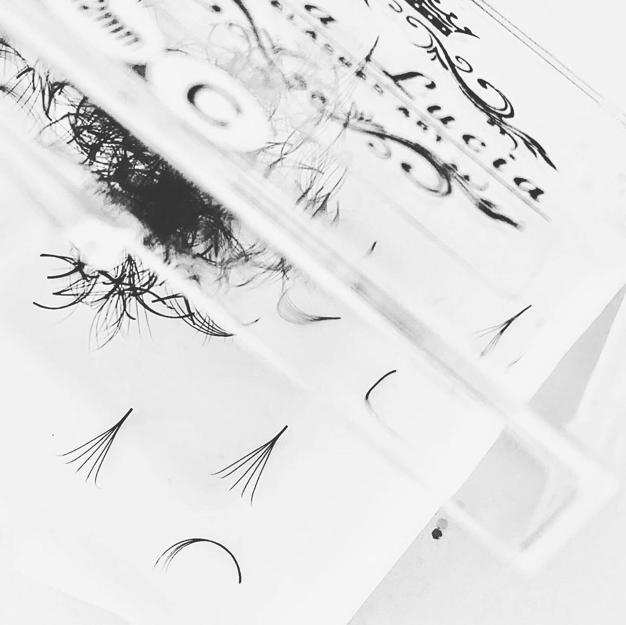 Які матеріали використовуються для виготовлення нарощених вій і як вони впливають на результат?